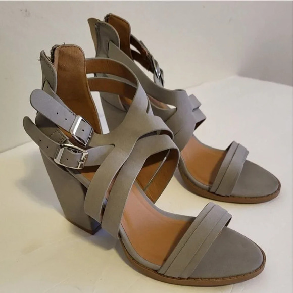 Women's Charlotte Russe Sandals (Grey - Size 7) - Picture 10 of 10